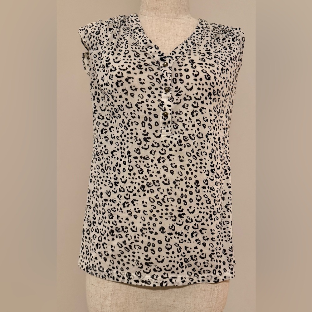 Chic Leopard Print Sleeveless Blouse